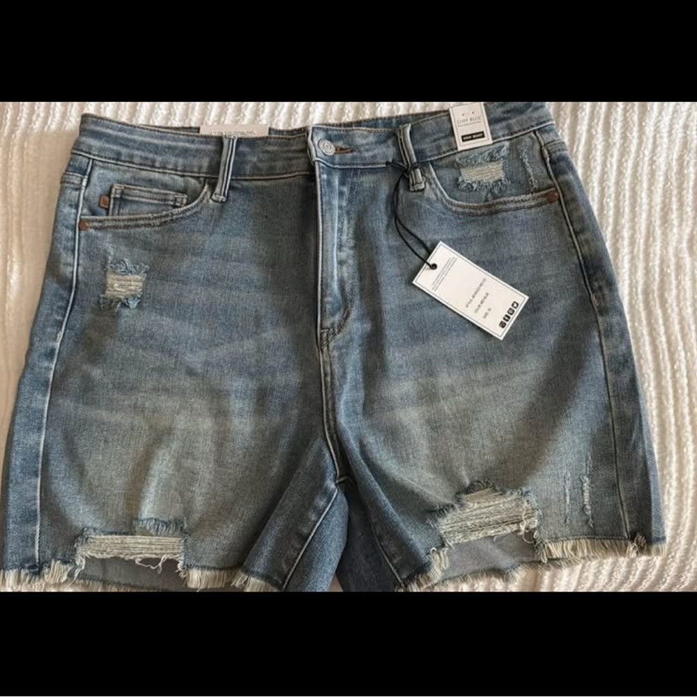 Judy Blue Frayed Hem Denim Shorts bent size xl